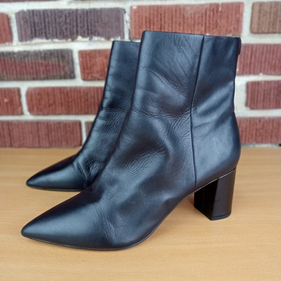 Calvin Klein 'Finch' Genuine Leather Pointy Toe  Ankle Boots in Black Sz. 8.5 - Picture 2 of 10